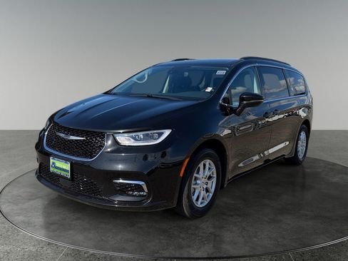 Used 2022 Chrysler Pacifica Touring-L FWD image 3