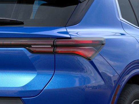 New 2025 Chevrolet Equinox EV LT image 11