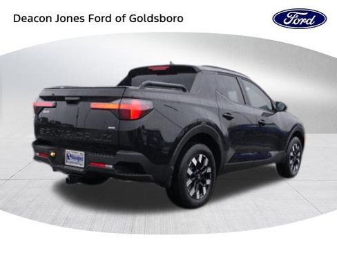 Used 2025 Hyundai Santa Cruz SEL image 3