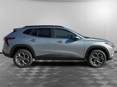 New 2026 Chevrolet Trax LT image 2