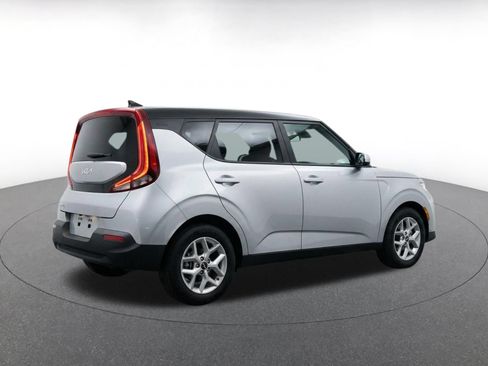 Used 2025 Kia Soul LX w/ LX Technology Package FWD image 11