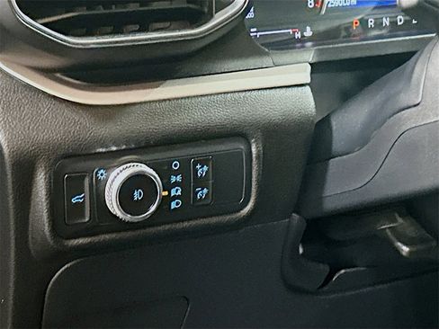 Used 2022 Ford Explorer XLT w/ Equipment Group 202A image 8