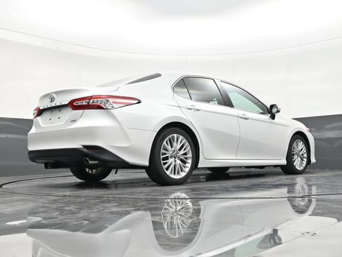 Used 2018 Toyota Camry XLE FWD image 24