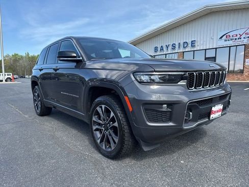 Used 2022 Jeep Grand Cherokee Overland w/ Luxury Tech Group IV AWD/4WD image 2