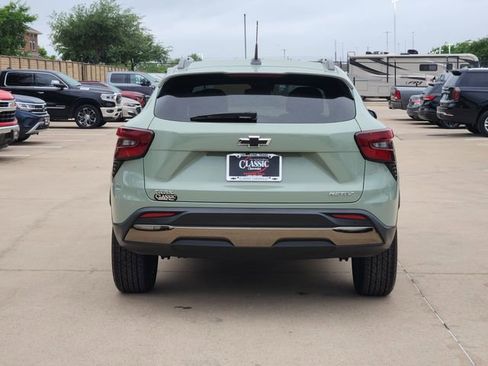 Used 2024 Chevrolet Trax ACTIV w/ Sunroof Package FWD image 13