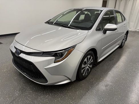 Used 2022 Toyota Corolla LE image 4