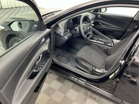 Used 2025 Hyundai Elantra SE FWD image 12