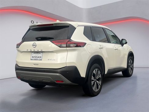Used 2023 Nissan Rogue SV image 5