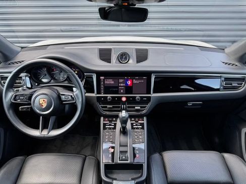 Certified 2022 Porsche Macan AWD/4WD image 18