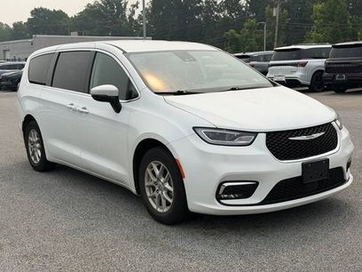Used 2023 Chrysler Pacifica Touring-L