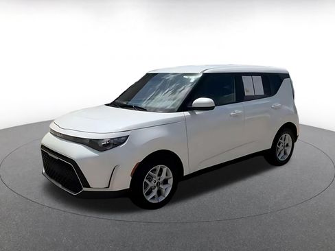 Used 2025 Kia Soul LX w/ LX Technology Package FWD image 8