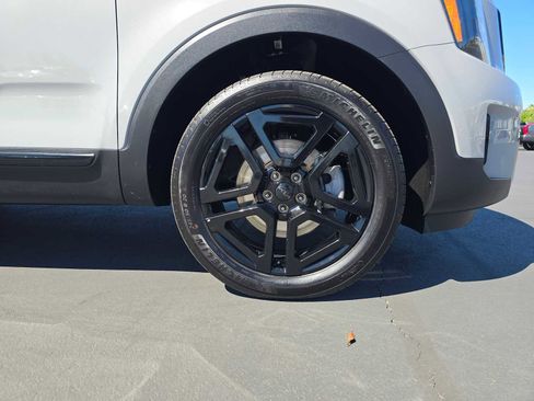 Used 2025 Kia Telluride EX X-Line image 9