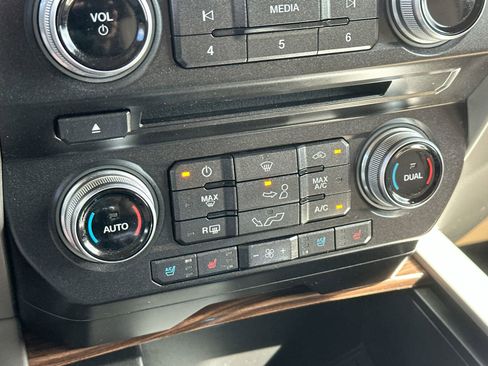 Used 2017 Ford F150 Lariat w/ Equipment Group 502A Luxury image 19