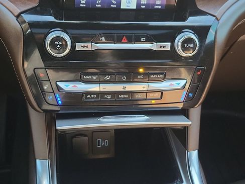 Used 2022 Ford Explorer King Ranch w/ Premium Technology Package image 36