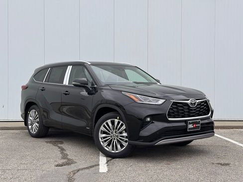 New 2026 Toyota Highlander Platinum image 6