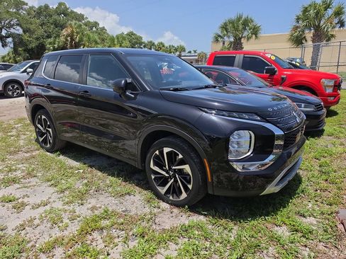 Used 2023 Mitsubishi Outlander SE FWD image 1