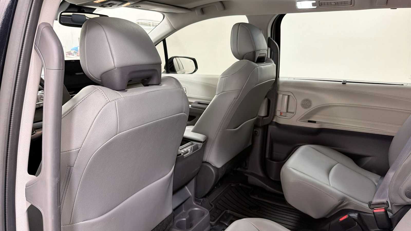 Certified 2022 Toyota Sienna XLE w/ XLE Plus Package FWD image 27