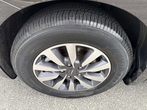 Used 2023 Chrysler Pacifica Limited FWD image 12