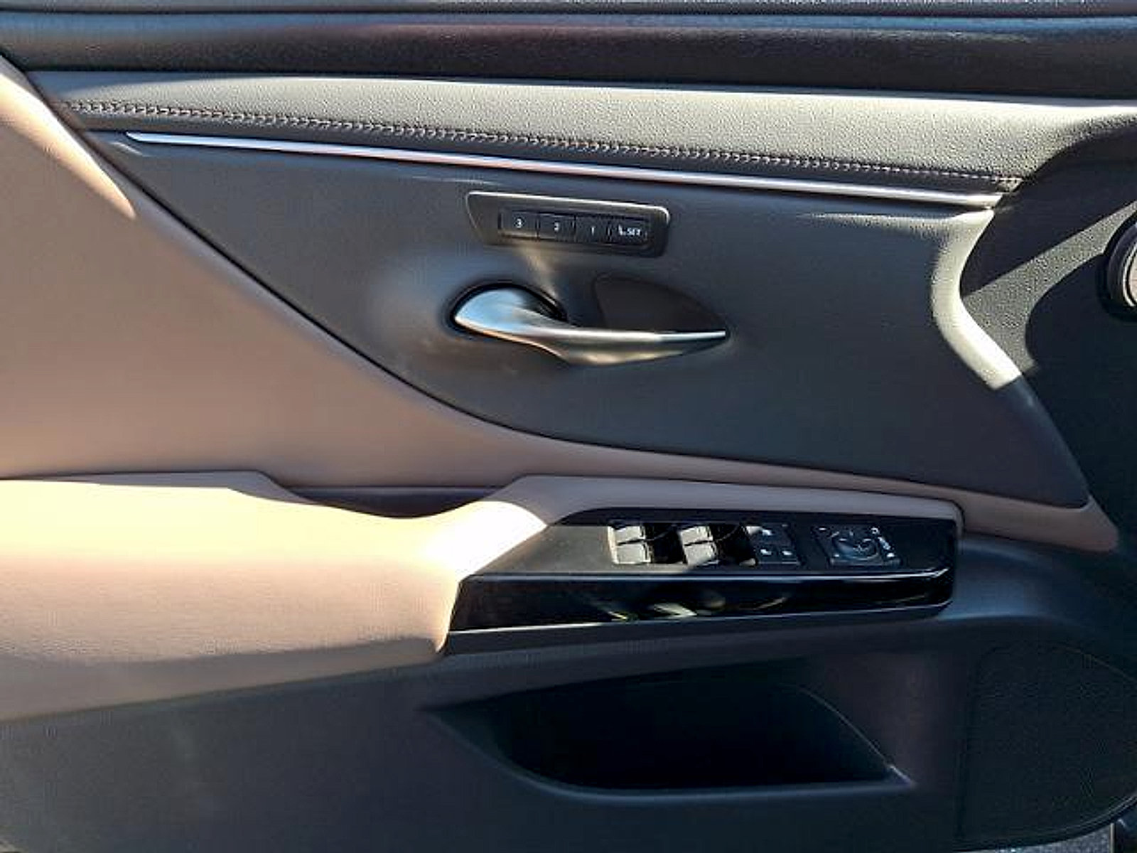 Used 2023 Lexus ES 350 w/ Premium Package FWD image 14