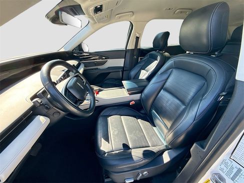 Used 2024 Lincoln Nautilus Reserve image 23