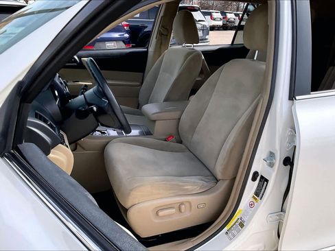 Used 2013 Toyota Highlander Plus image 8