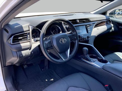 Used 2020 Toyota Camry LE FWD image 17