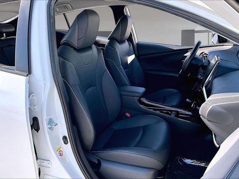 Used 2022 Toyota Prius Prime XLE FWD image 27