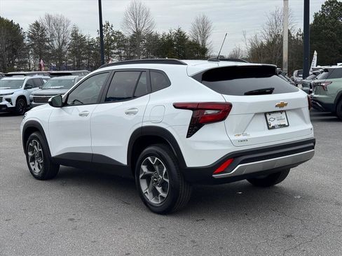 Used 2026 Chevrolet Trax LT image 5