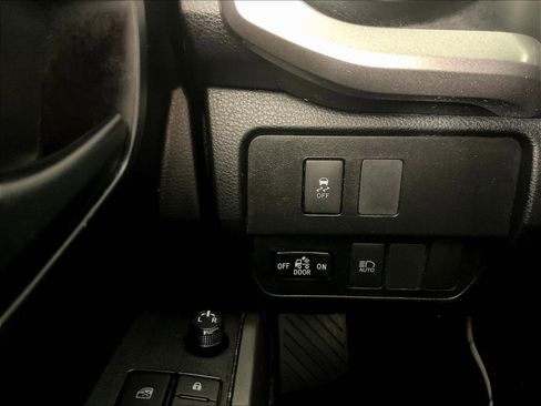 Used 2020 Toyota Tacoma SR5 AWD/4WD image 16