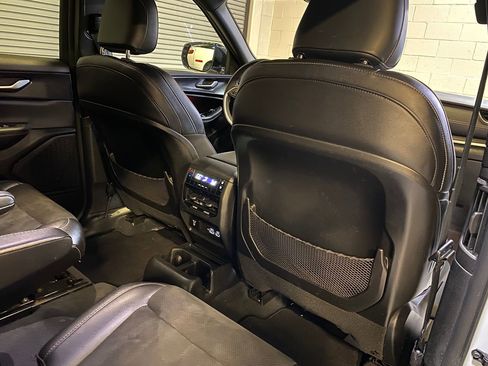 Used 2023 Jeep Grand Cherokee L Laredo RWD image 22