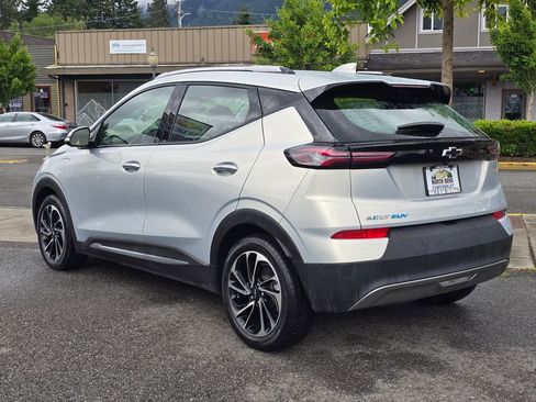 Used 2022 Chevrolet Bolt EUV Premier FWD image 7
