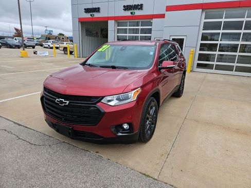 Used 2021 Chevrolet Traverse RS image 3