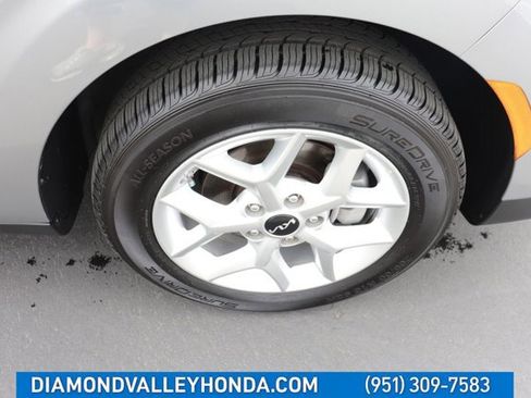 Used 2025 Kia Soul LX w/ LX Technology Package FWD image 26