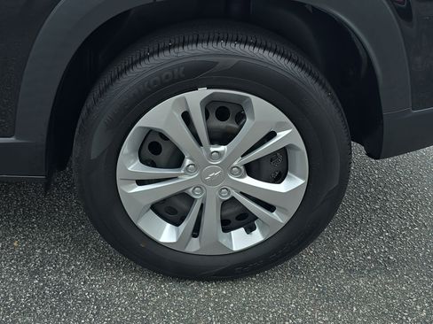 Used 2024 Chevrolet Trax LS FWD image 33
