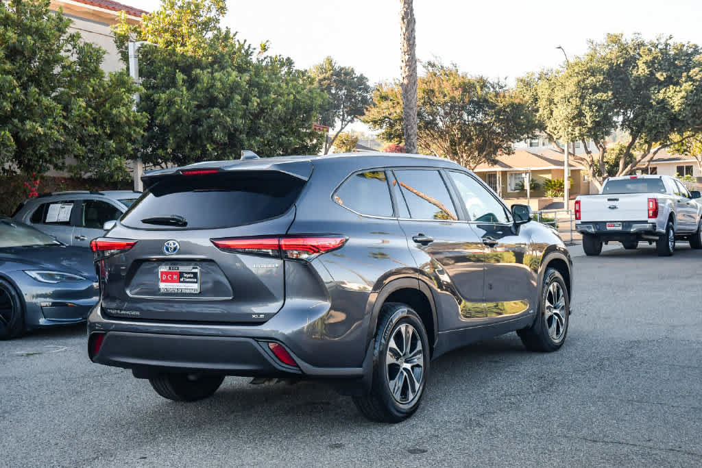 Certified 2023 Toyota Highlander XLE AWD/4WD image 10