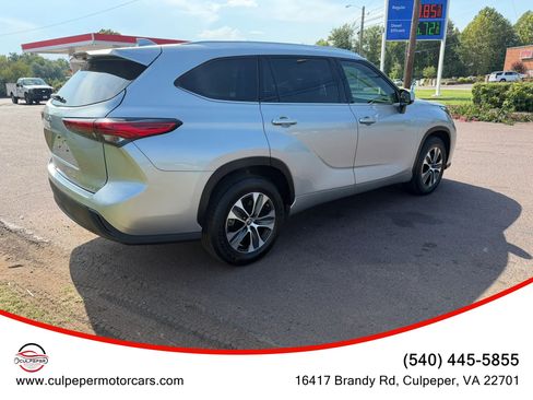 Used 2021 Toyota Highlander XLE FWD image 5