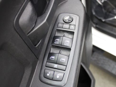 Used 2017 RAM 1500 Express image 32