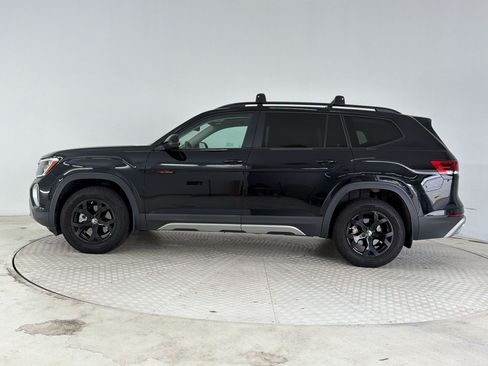 Used 2024 Volkswagen Atlas Peak Edition SEL AWD/4WD image 2