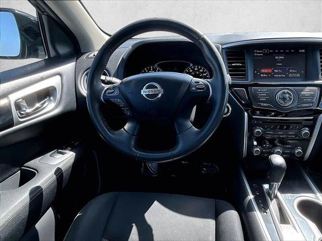 Used 2017 Nissan Pathfinder SV FWD image 7