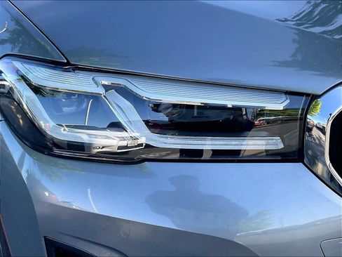 Used 2023 BMW 530e w/ Convenience Package image 30