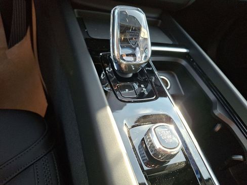New 2026 Volvo XC60 B5 Plus w/ Climate Package image 10