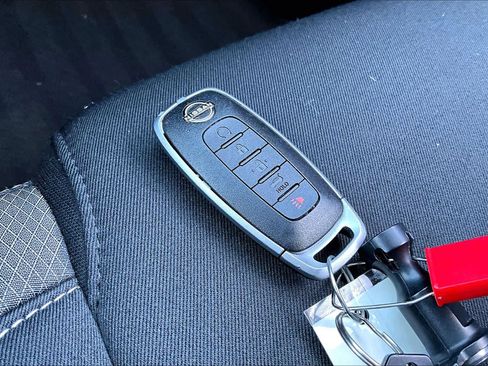 Used 2025 Nissan Pathfinder SV image 14