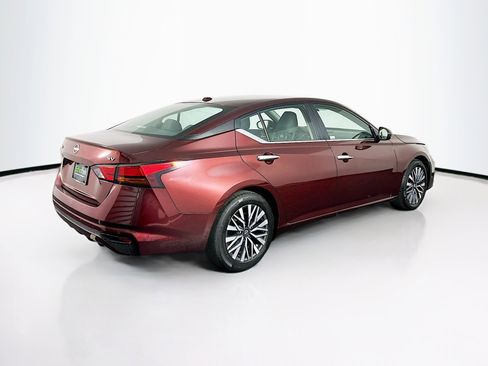 Used 2024 Nissan Altima 2.5 SV image 9