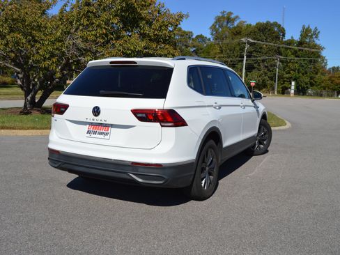Used 2022 Volkswagen Tiguan SE image 4