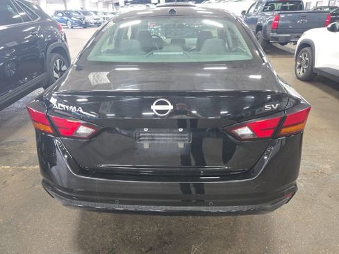 Used 2024 Nissan Altima 2.5 SV FWD image 3
