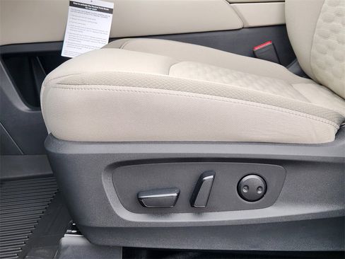 New 2025 Nissan Pathfinder SV w/ Black Appearance Package image 18