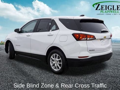 Used 2023 Chevrolet Equinox LS image 2