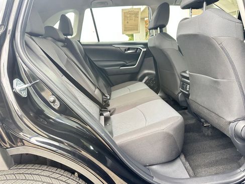 Used 2025 Toyota RAV4 XLE image 39