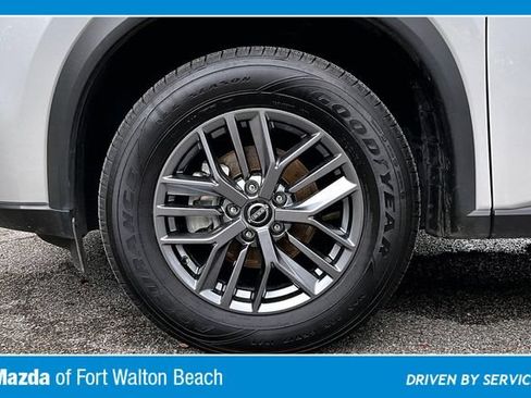 Used 2024 Nissan Rogue S AWD/4WD image 33