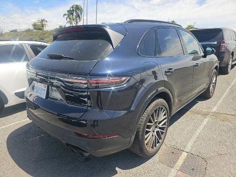 Used 2023 Porsche Cayenne Platinum Edition AWD/4WD image 3